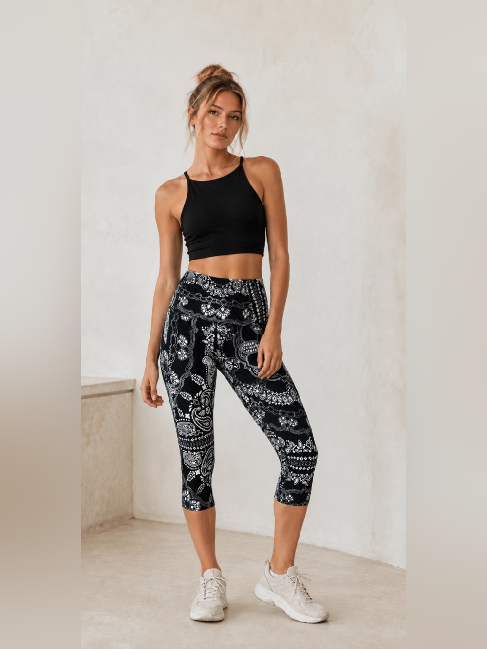 🌺 FP Movement Sunny Bandana Black & White Capri Leggings